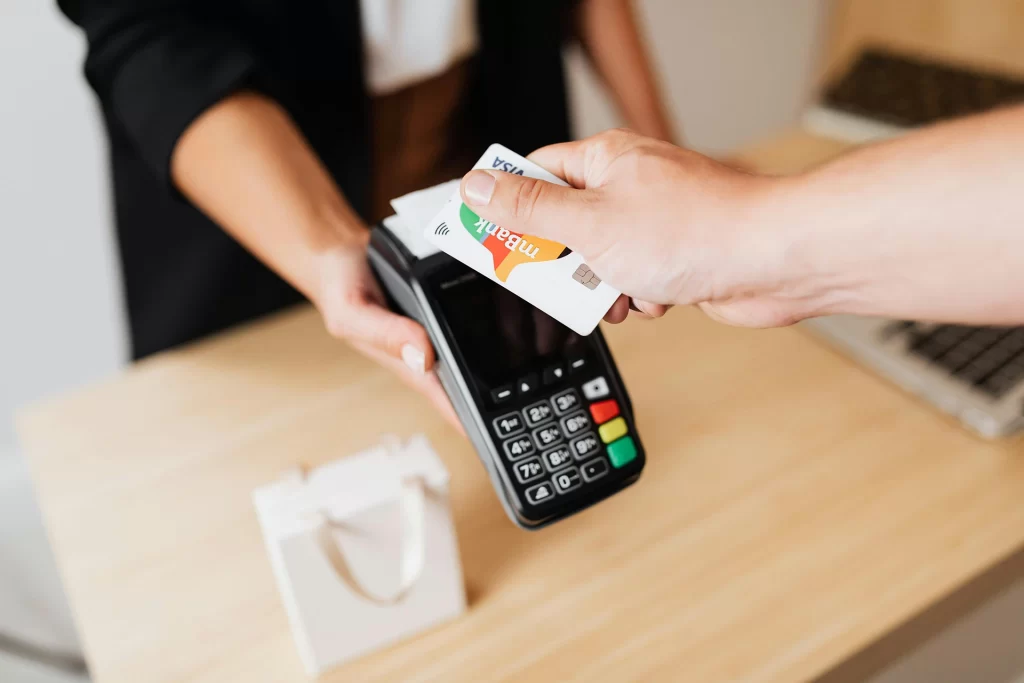 A customer using their debit card while choosing the right payment gateway