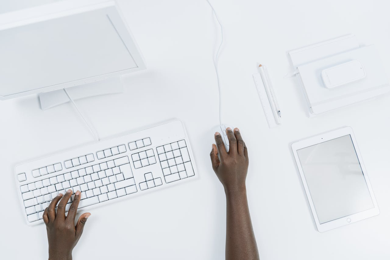 Someone’s hand on a mouse and keyboard to use a payment gateway